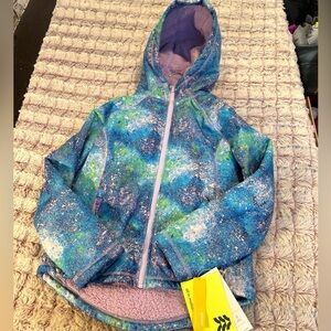 All in motion Girls Soft Shell Light jacket size Medium